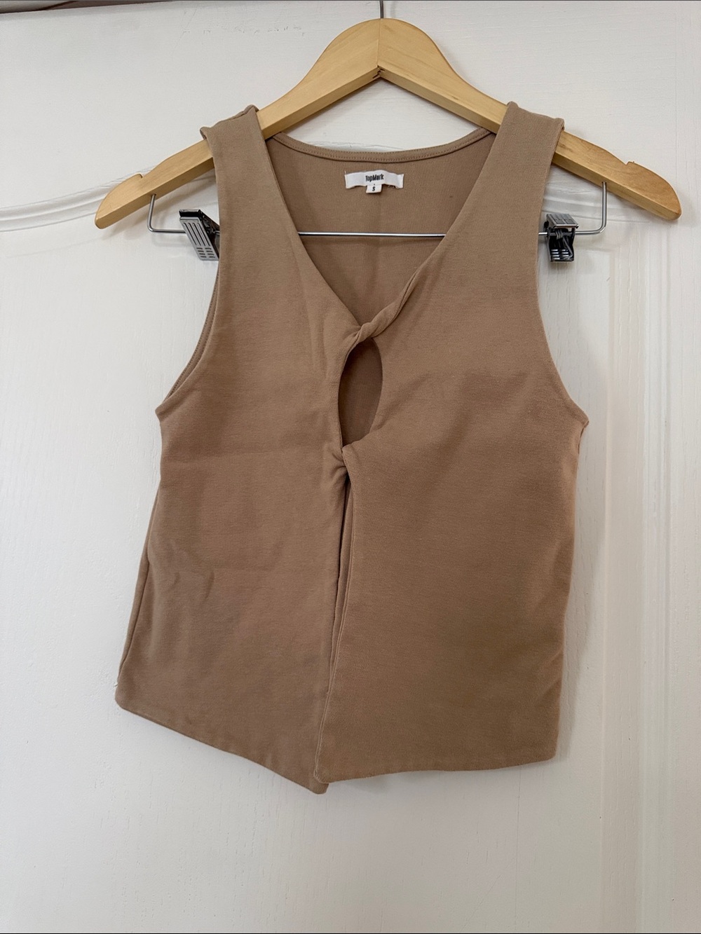 Twist-Keyhole Sleeveless Tank Top in Taupe